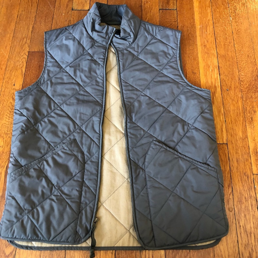 J CREW SIZE SMALL MENS VEST NEVER WORN!